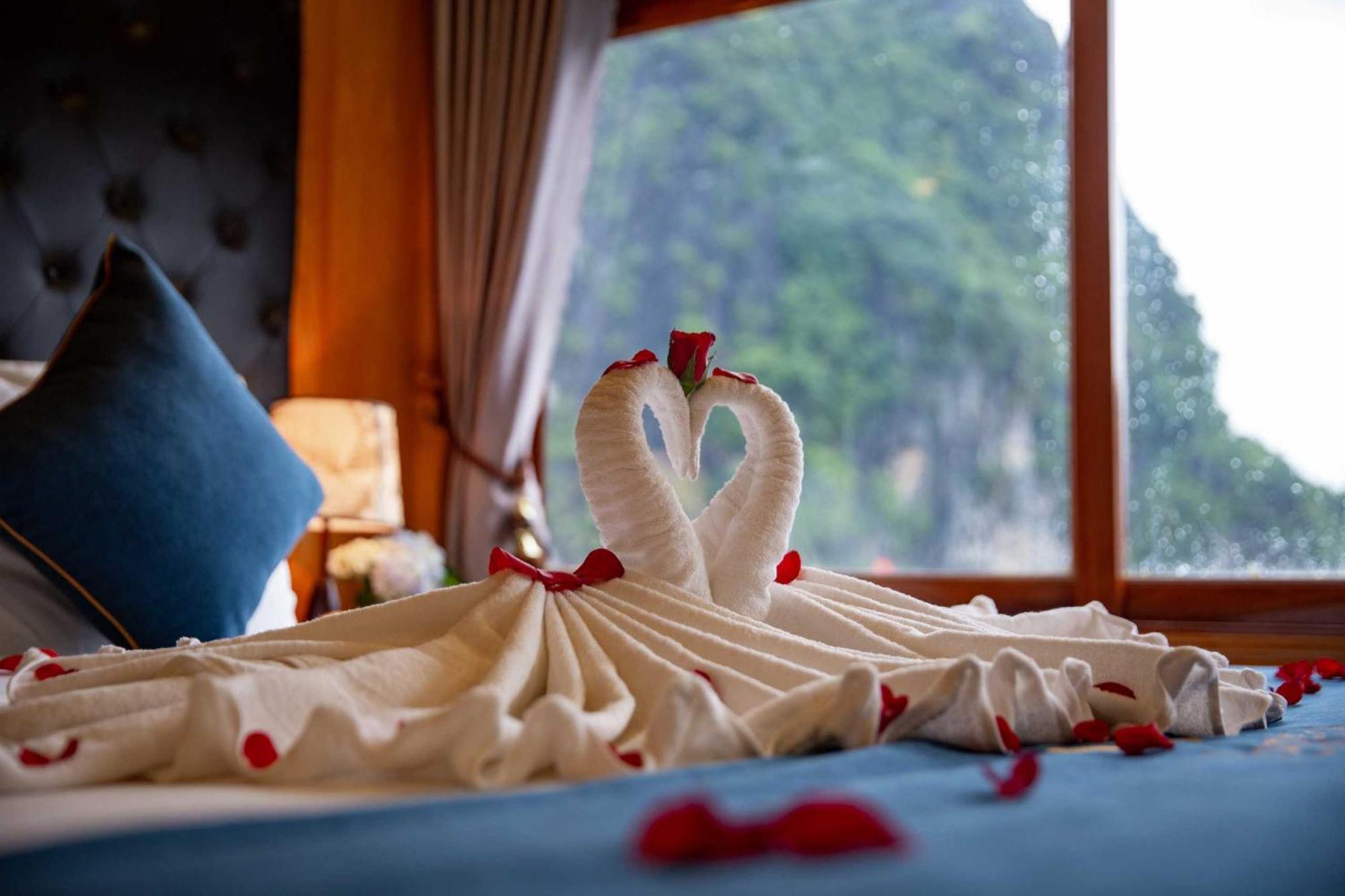 Hotel Venezia Boutique Cruises - Catba Island Chan Chau Esterno foto