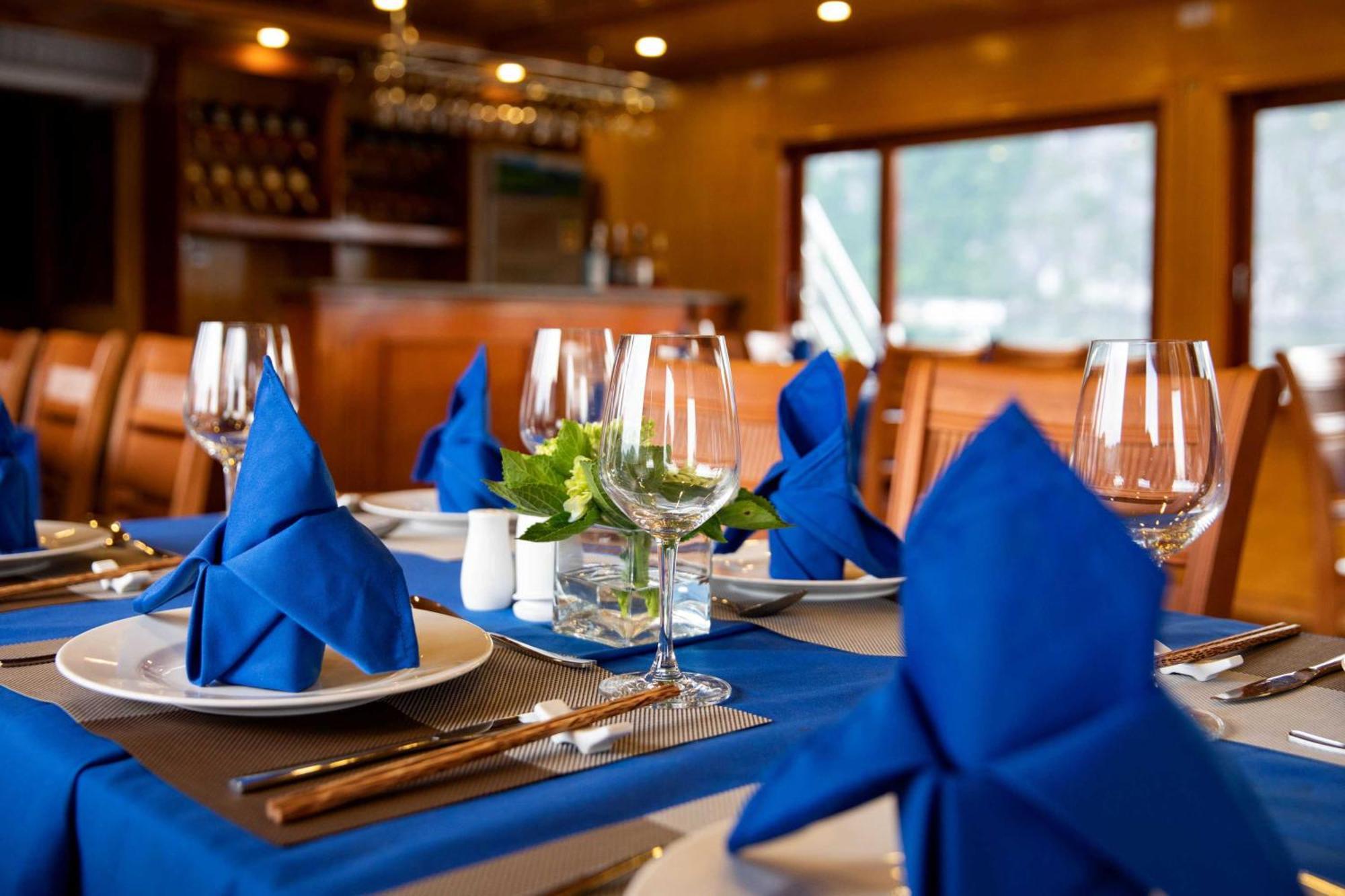 Hotel Venezia Boutique Cruises - Catba Island Chan Chau Esterno foto